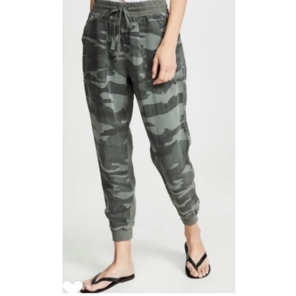 Splendid Camo Jogger Pants in Gray Green Small